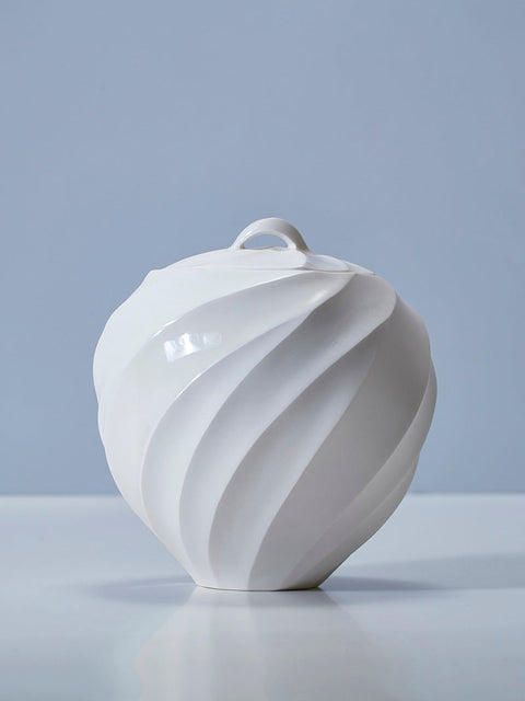 White Porcelain Water Jar | Nami Takahashi