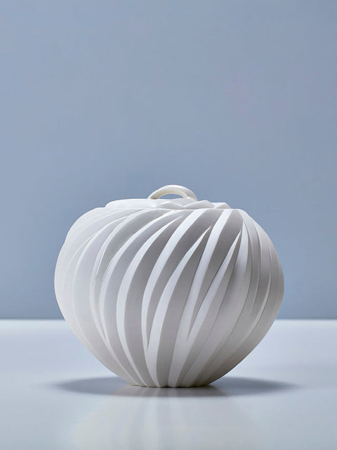White Porcelain Water Jar | Nami Takahashi