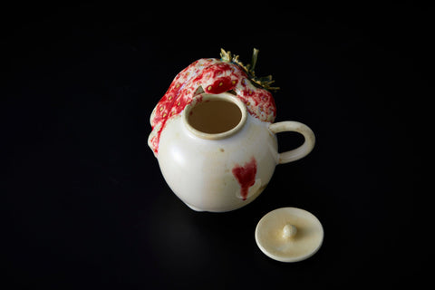 Strawberry / Hand Bottle | Keiko Masumoto (alternate view)