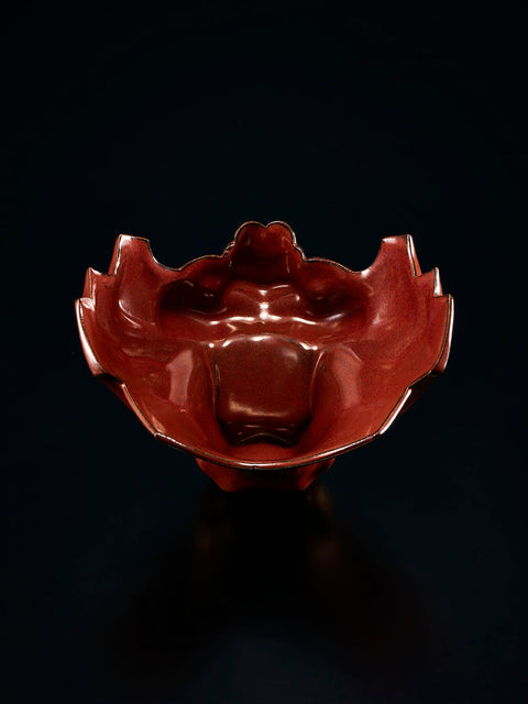 頬鎧盃　虎　紅｜古賀崇洋（別角度）