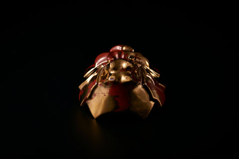 頬鎧盃　虎形　紅金｜古賀崇洋（別角度）