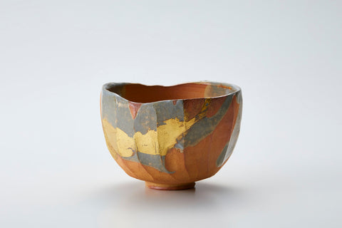 Tea Bowl, Crimson Deer-Back Glaze with Gold | Housai Matsubayashi