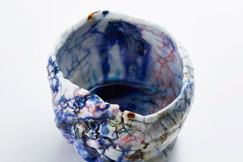 Lacquer-Filled Crackle, Ofuke Glaze Tea Bowl | Kodai Ujiie (alternate view)