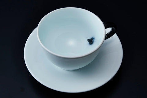 Coffee cup with needle | Yuki Inoue (alternate view)