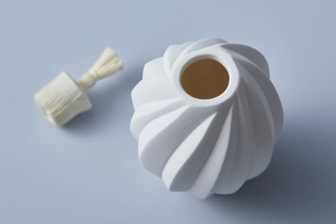 White Porcelain Furidashi Flask | Nami Takahashi (alternate view)