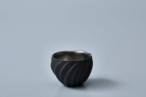 プラチナ黒泥器｜高橋奈己（別角度）