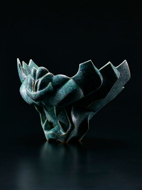 頬鎧盃　虎形　青銅｜古賀崇洋（別角度）