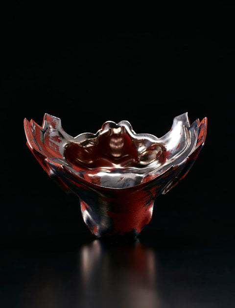 頬鎧盃　虎形　紅・白金｜古賀崇洋（別角度）
