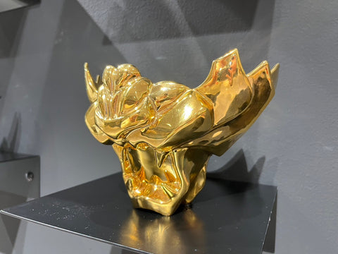 頬鎧盃　虎形　金｜古賀崇洋（別角度）