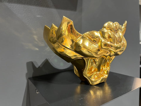 頬鎧盃　虎形　金｜古賀崇洋（別角度）